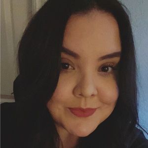 Meet your Posher, Cynthia